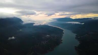 4K航拍瞿塘峡山间清晨云雾视频的预览图